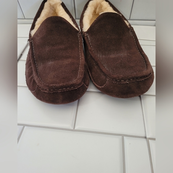Ugg  S/N 1101110 Mens Ascot Suede Slipper Color Chocolate Brown Fur LinedSize main image 8